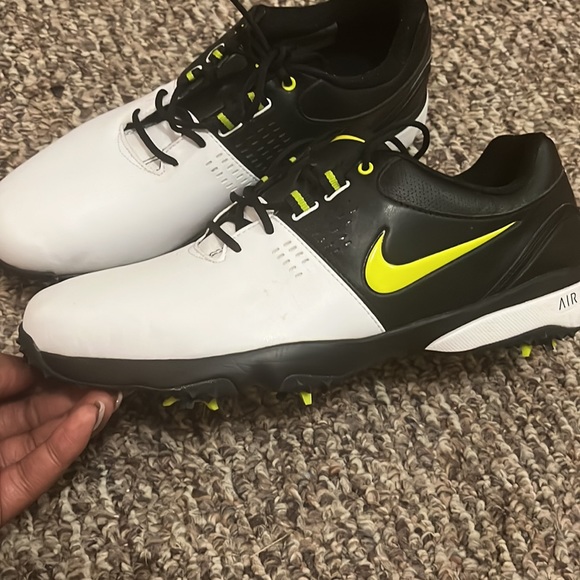 Never Worn NIKE Golf Shoes! - Picture 3 of 4